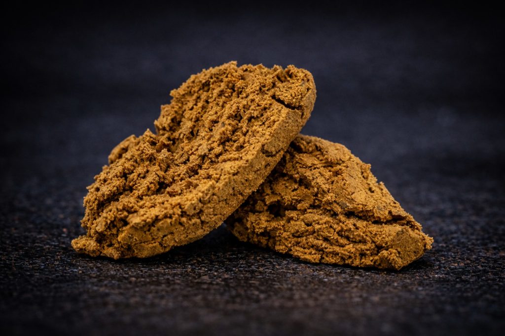 Hash CBD mousseux texture aérée – résine cannabis CBD Genève guide hash 2026